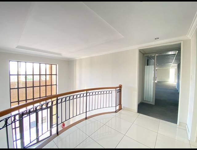 631M² OFFICE TO LET IN BRYANSTON